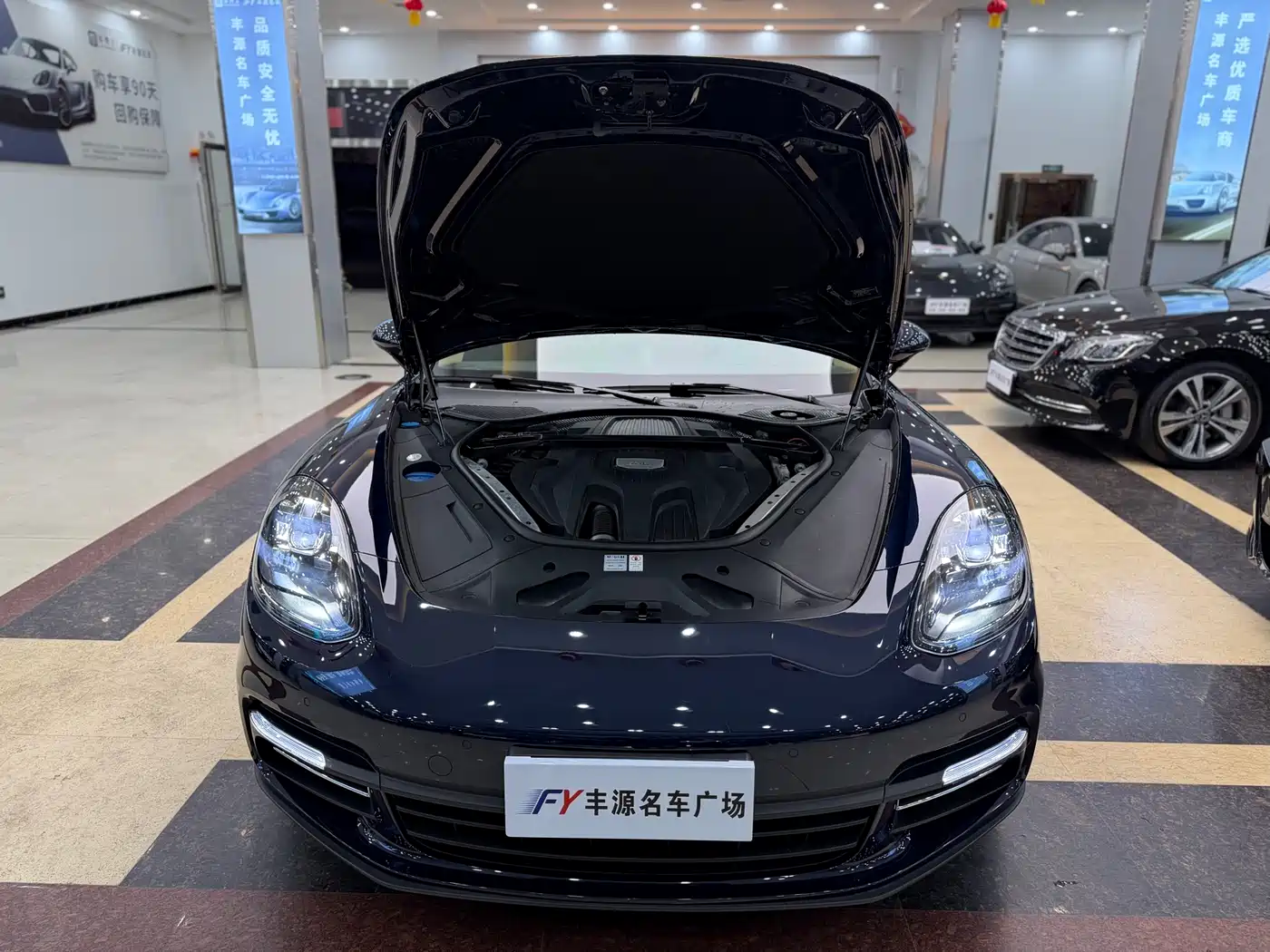 Porsche Panamera 2017 Panamera Executive Long Wheelbase 3.0T фото 25
