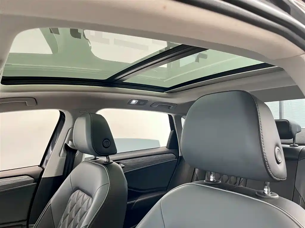 Volkswagen Sagitar 2023 300TSI DSG Surpassing Edition фото 16