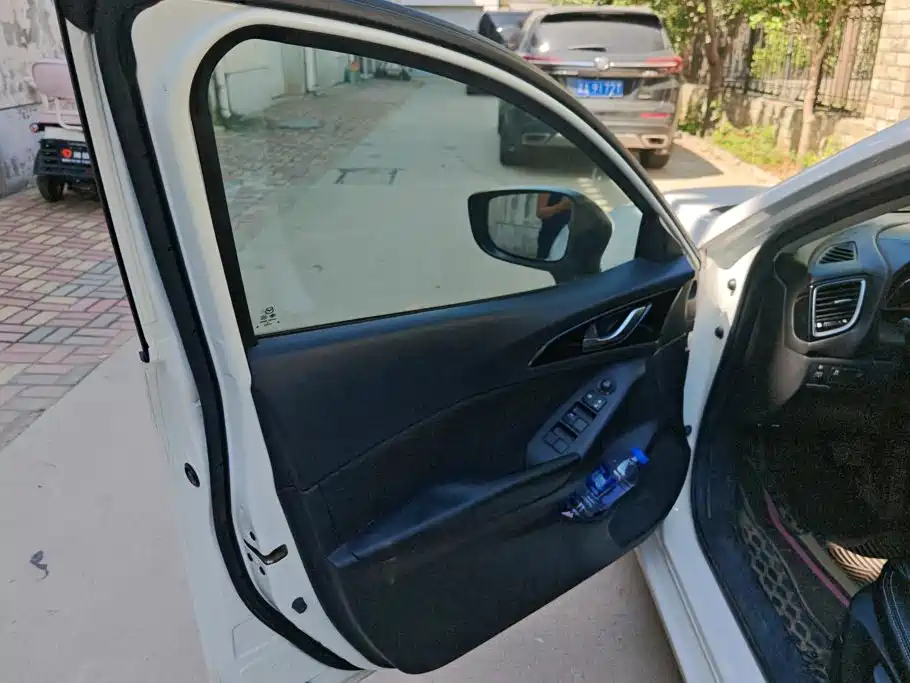 Mazda Mazda 3 2014 2014 Sedan 1.5L Automatic Luxury