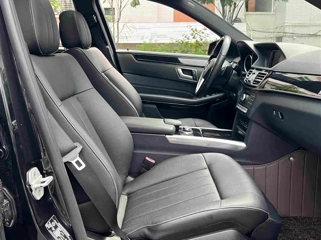 صورة 9 - Mercedes-Benz E-Class