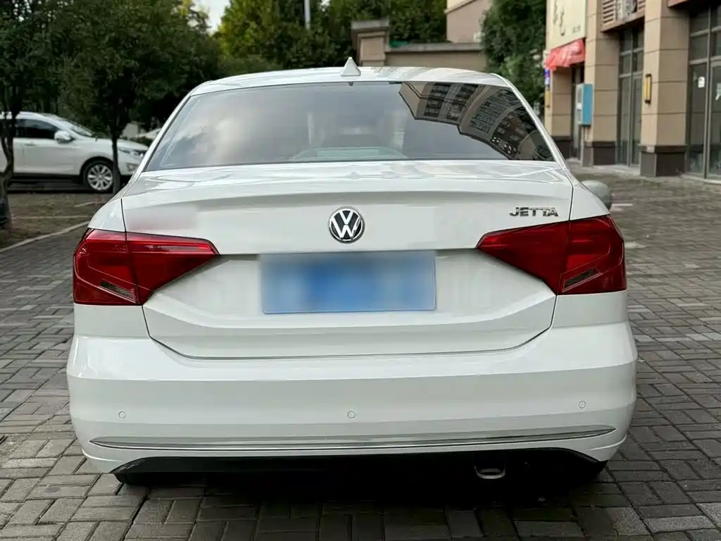 Фото 9 - Volkswagen Jetta
