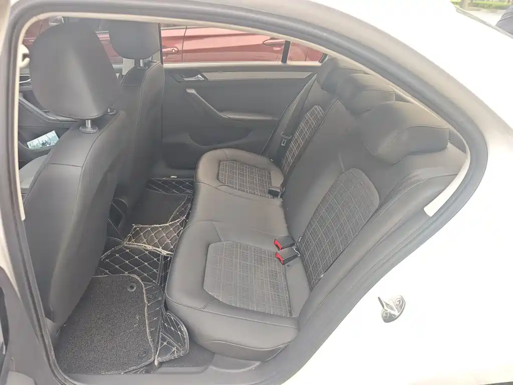 Фото 14 - Volkswagen Jetta