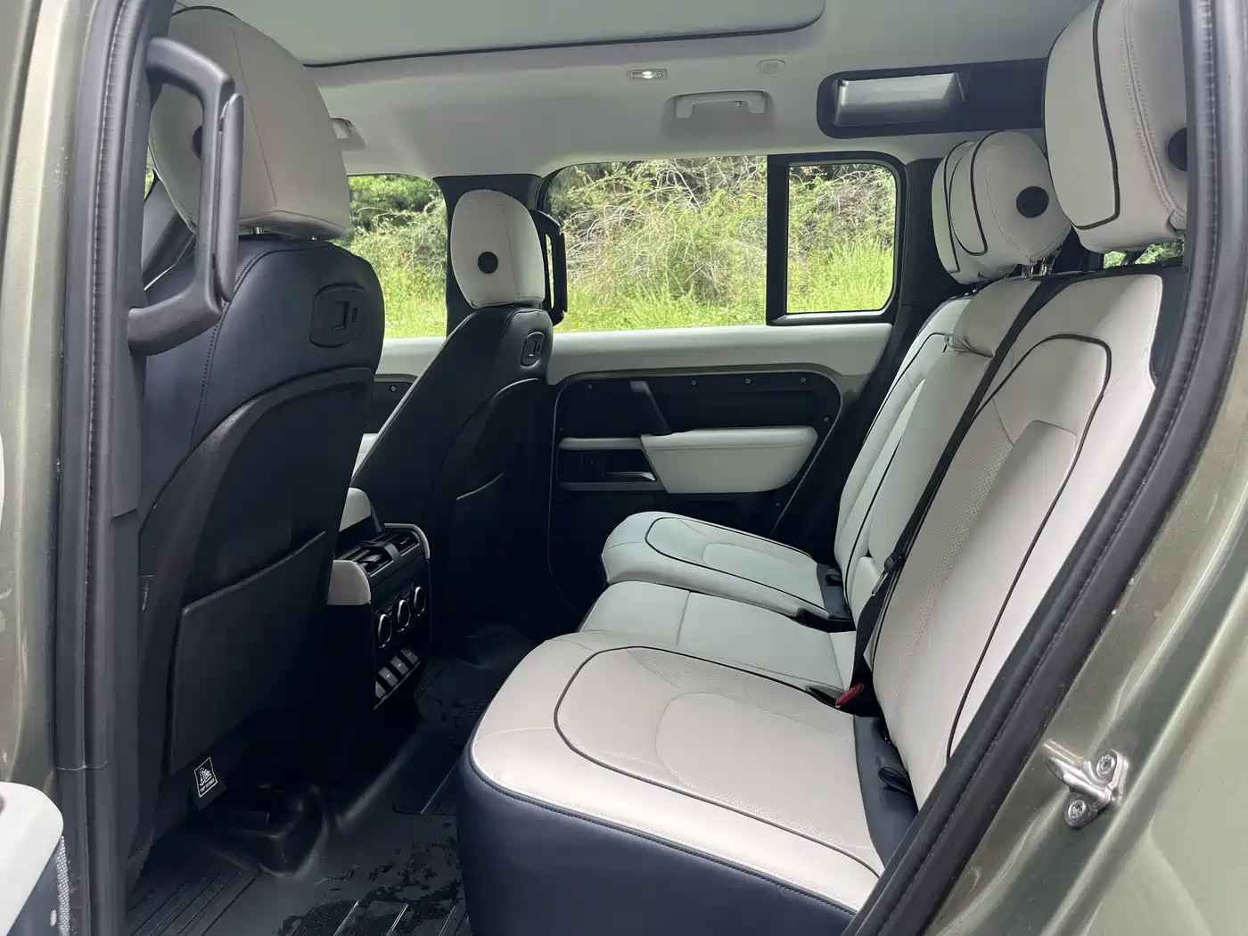 Land Rover Defender 2020 Model 110 P400 SE фото 8