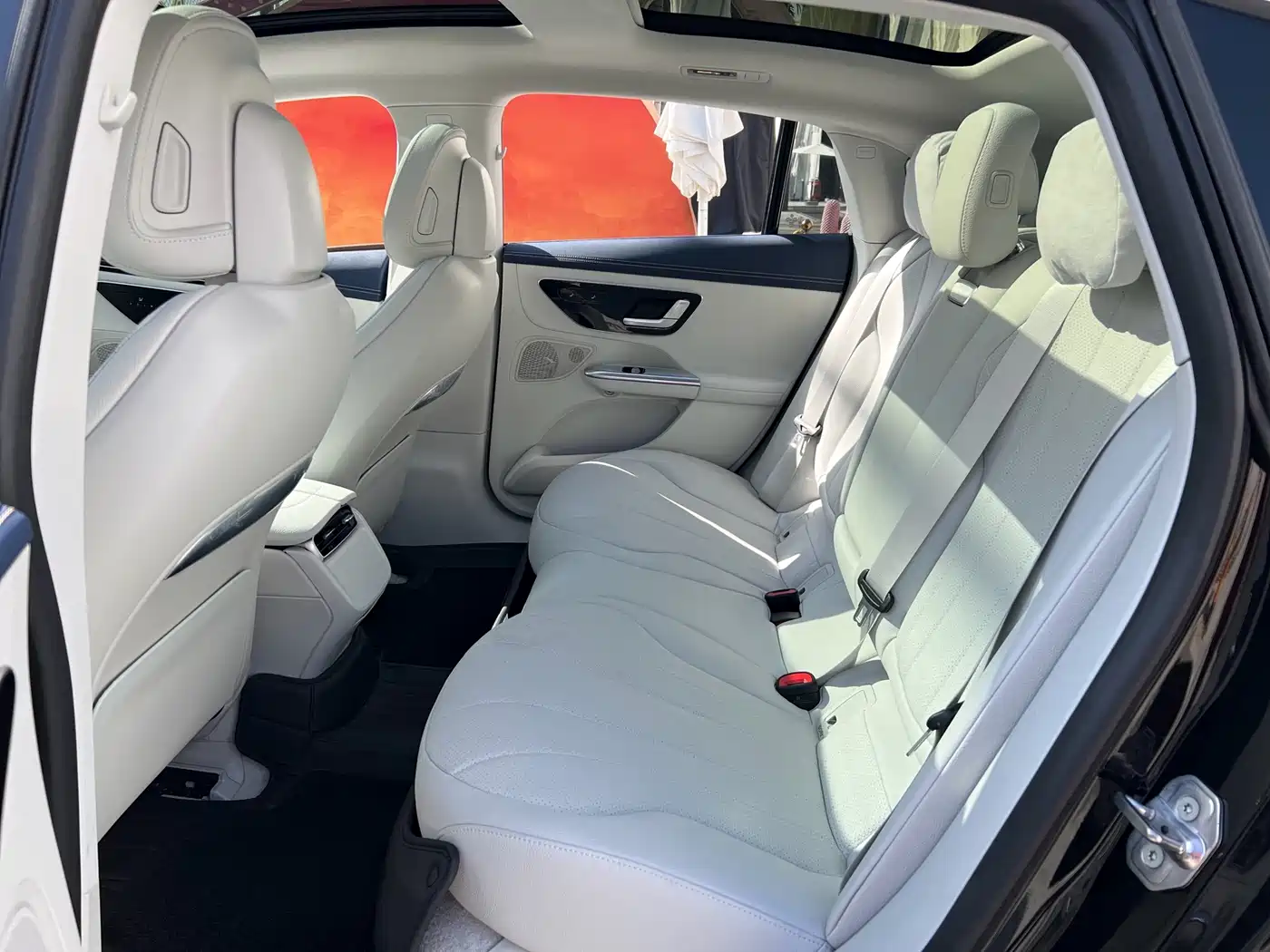 Mercedes-Benz EQE 2022 350 Pioneer Edition фото 14