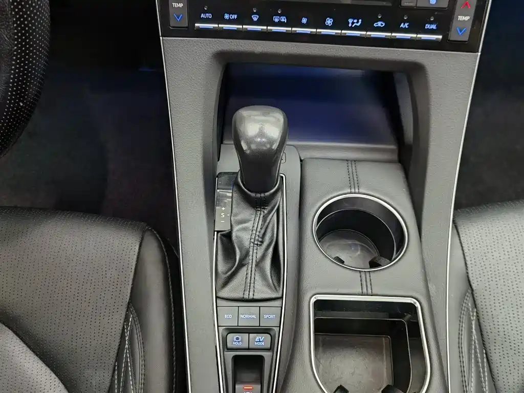 Toyota Avalon 2019 Hybrid 2.5L XLE Premium Edition China VI фото 13