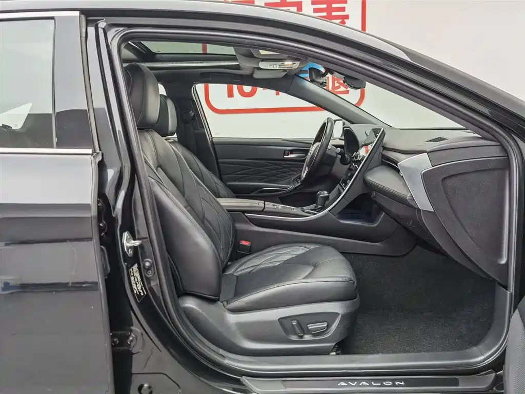 Toyota Avalon 2019 Hybrid 2.5L XLE Premium Edition China VI фото 23