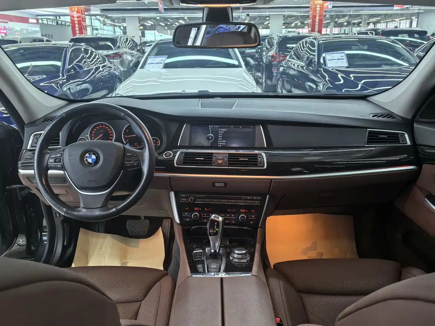 BMW 5 Series GT 2011 535i xDrive Luxury Model фото 18