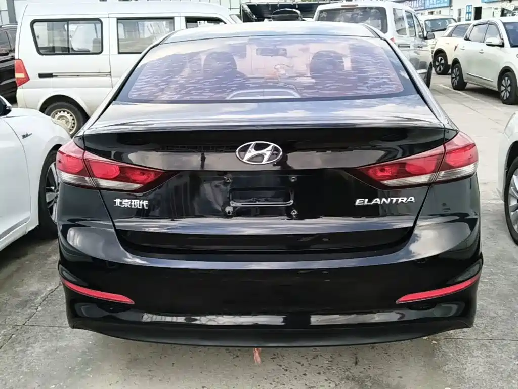 Photo 6 - Hyundai Elantra