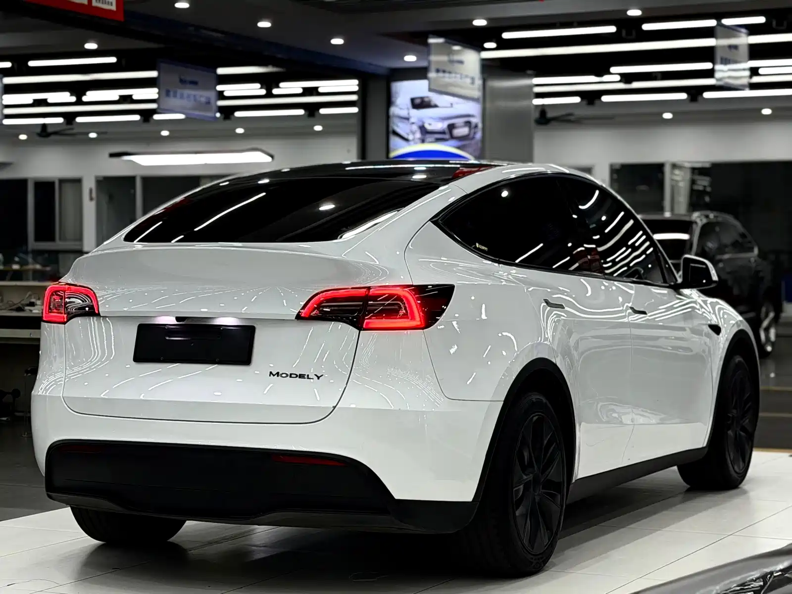 Фото 6 - Tesla Model Y