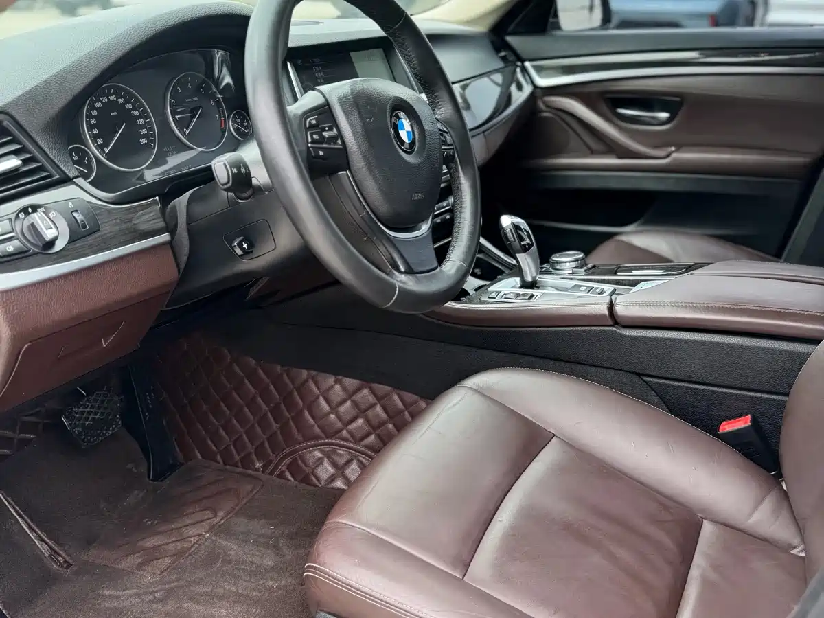 BMW 5 Series 2014 525Li Luxury Design Package фото 4