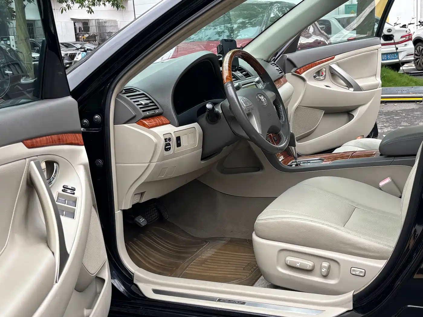 Фото 11 - Toyota Camry