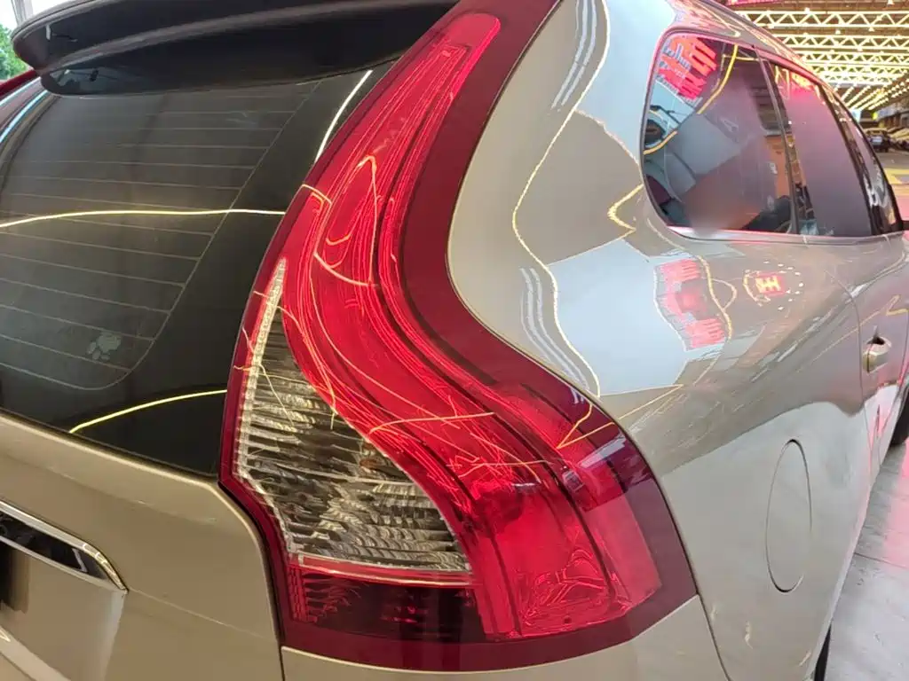 Фото 8 - Volvo XC60