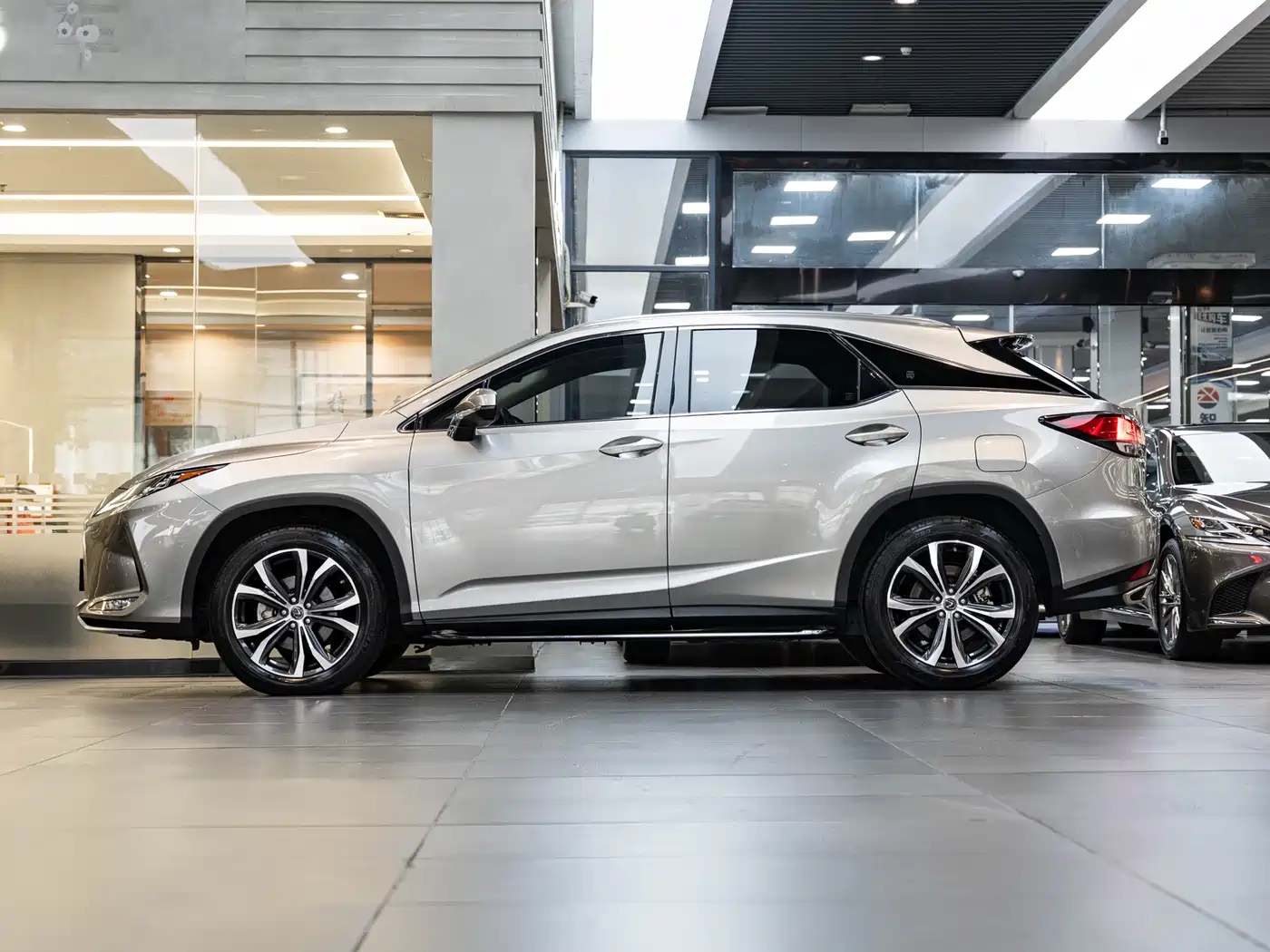 Lexus RX 2020 Facelift 300 AWD Elegance Edition фото 4