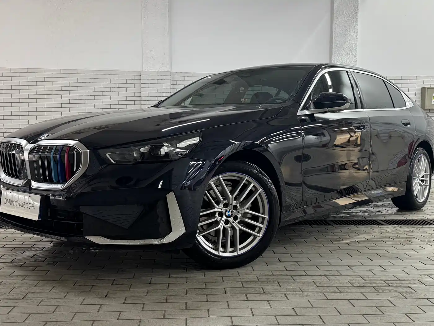 BMW 5 Series 2025 525Li Luxury Package