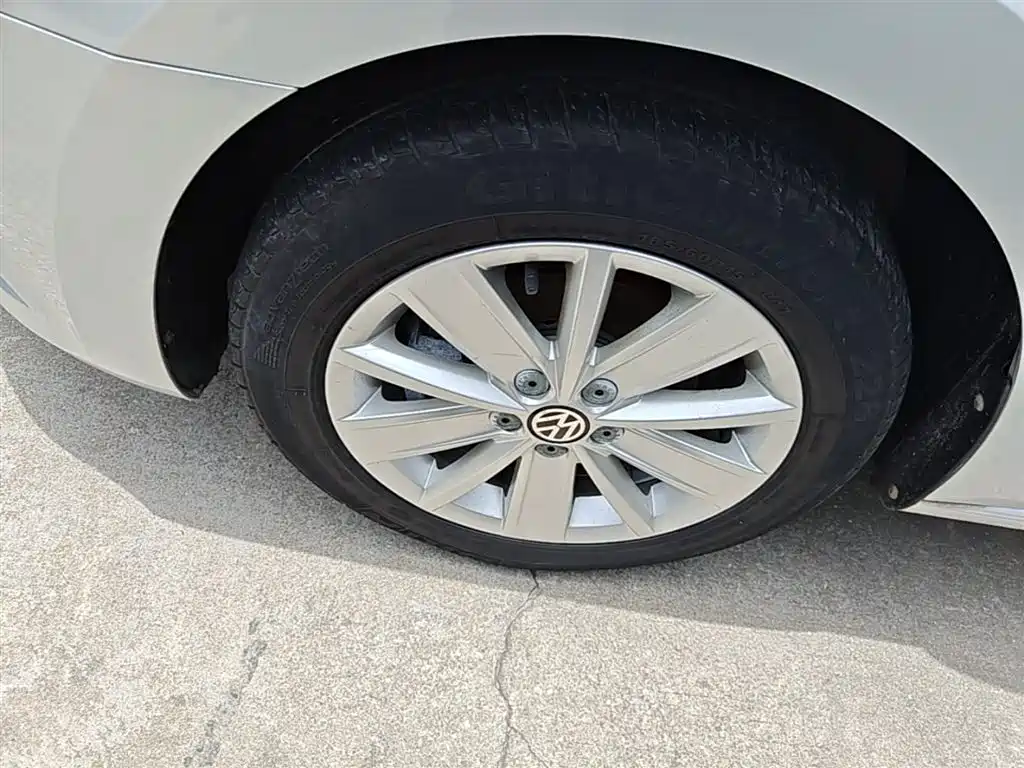 Volkswagen Jetta 2013 1.6L Automatic Comfort фото 23
