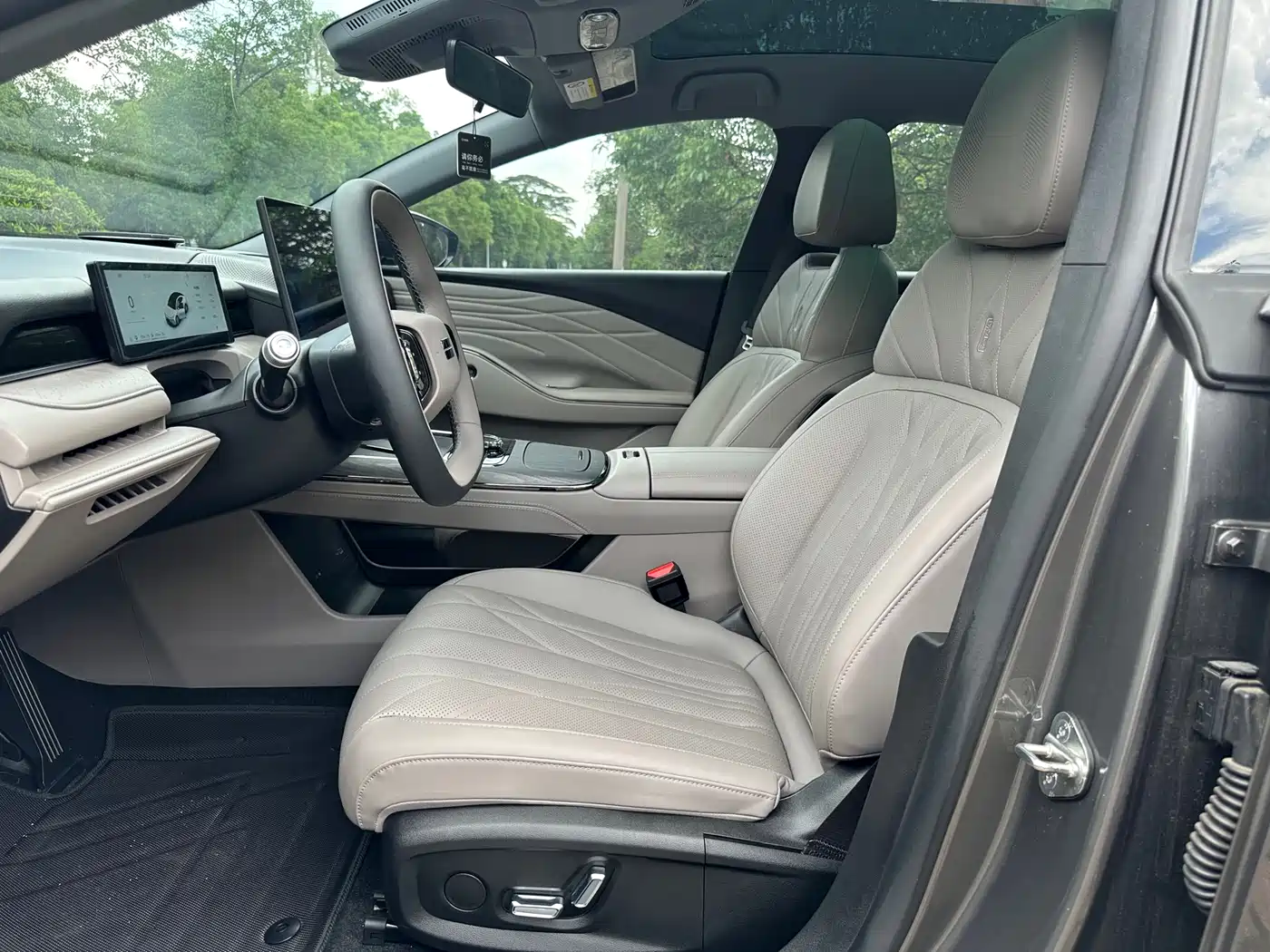 Geely Galaxy Galaxy Xingyao 8 2025 130km EM-i Premium Edition фото 18