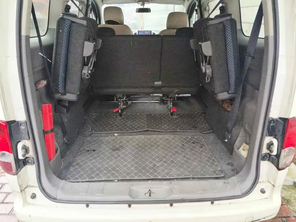 Nissan NV200 2012 2011 1.6L 232-seat Premium Elegance Model