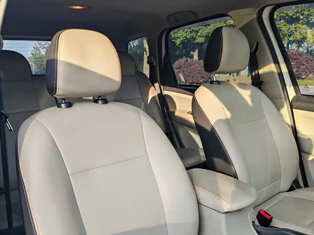 Dongfeng Fengxing Joyear XV 2015 2015 1.6L CVT Luxury