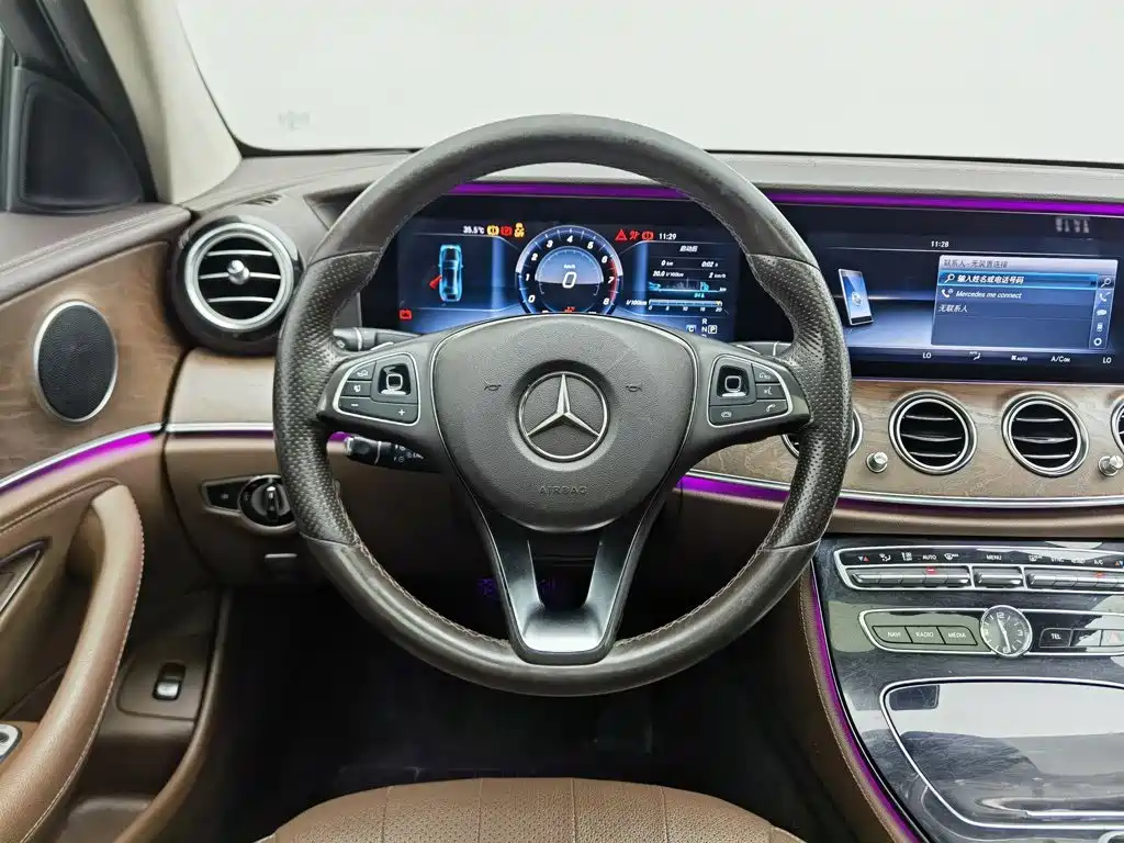 Photo 11 - Mercedes-Benz E-Class
