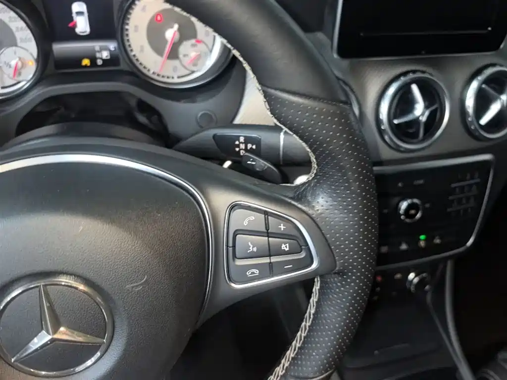 Mercedes-Benz GLA 2016 GLA 200 Fashion фото 14