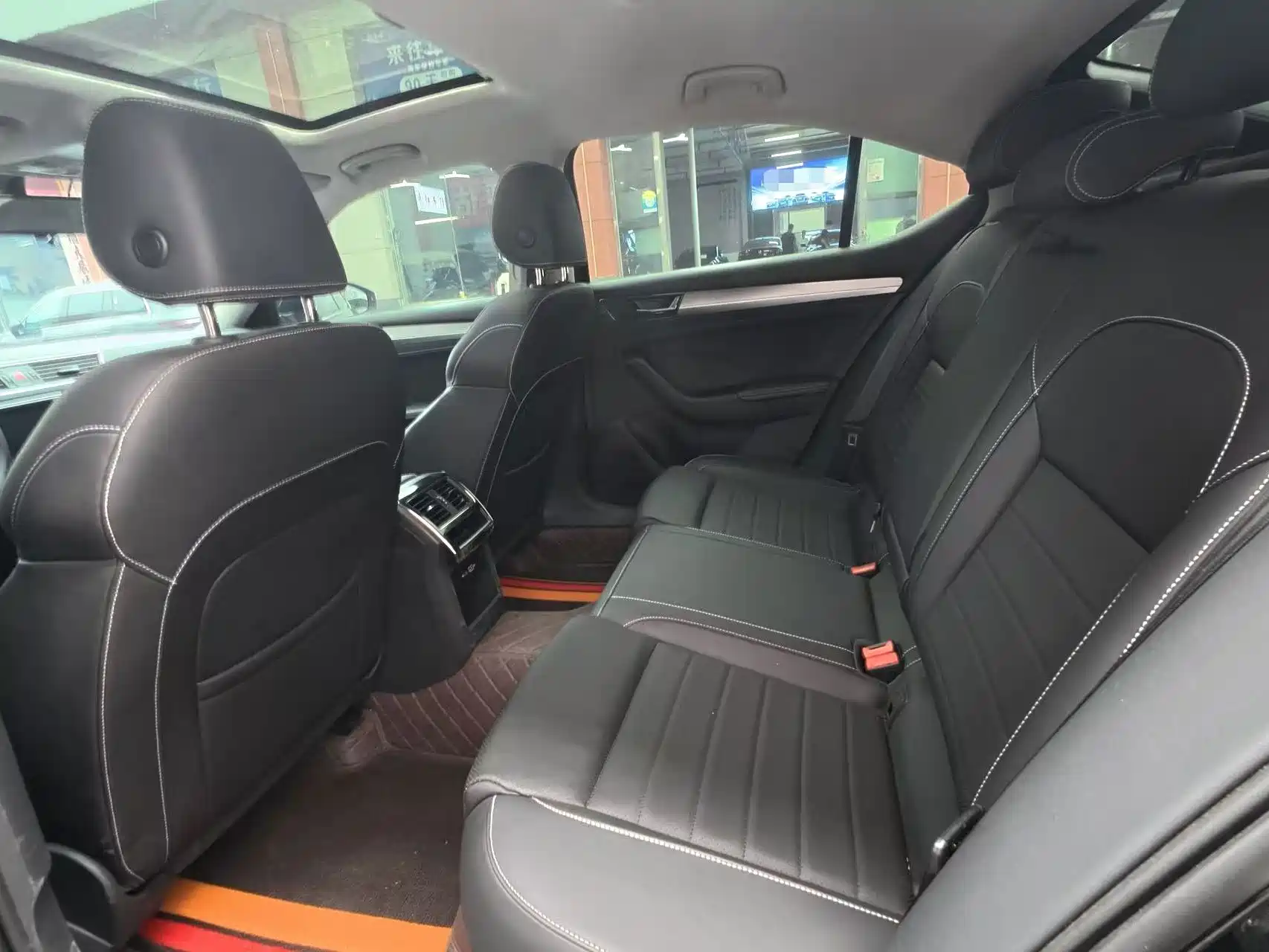 Photo 8 - Škoda Superb