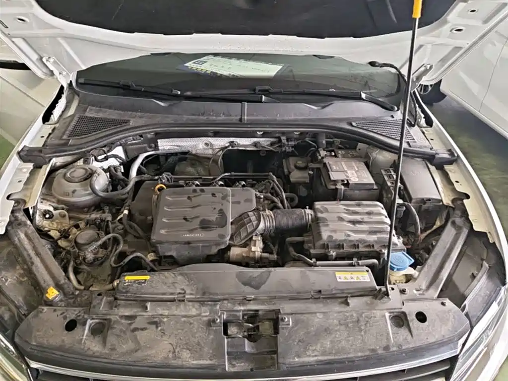 VOLKSWAGEN BORA