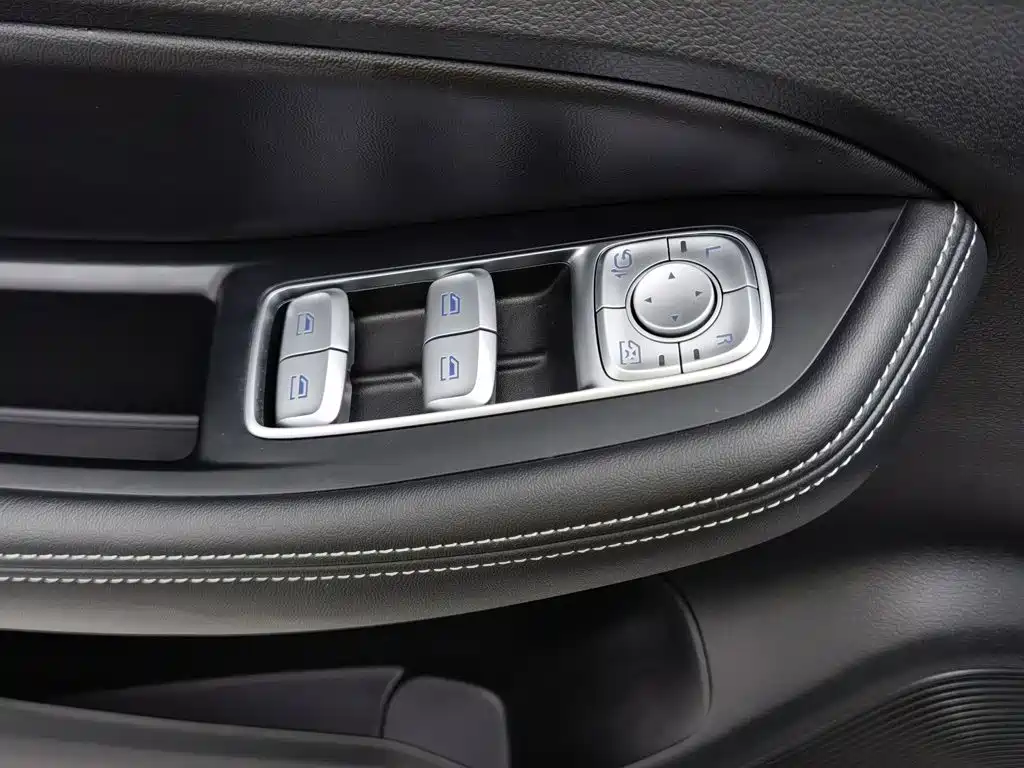 Roewe RX8 2023 2019 30T 2WD Flagship Edition