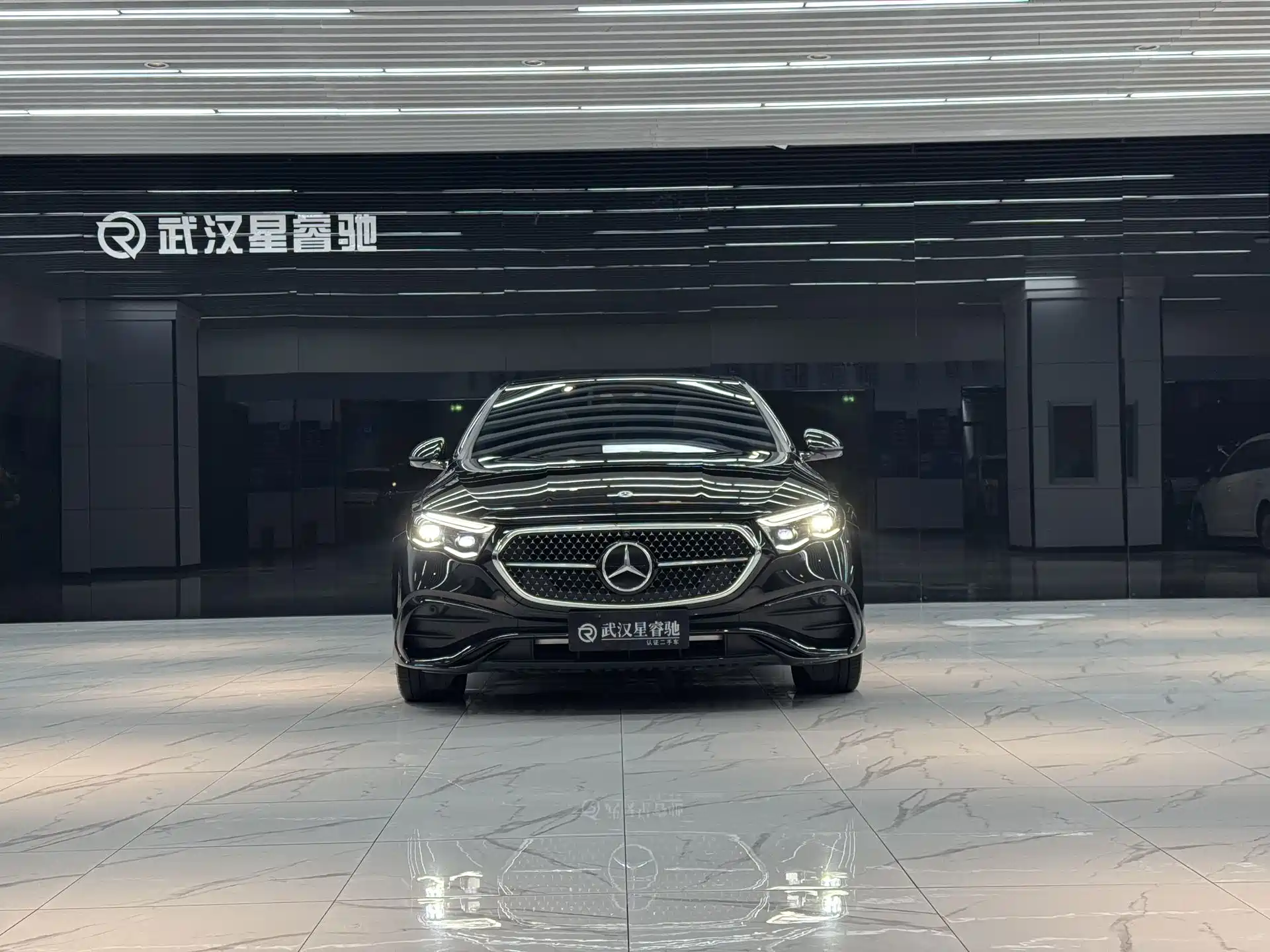 Фото 2 - Mercedes-Benz E-Class (Import)