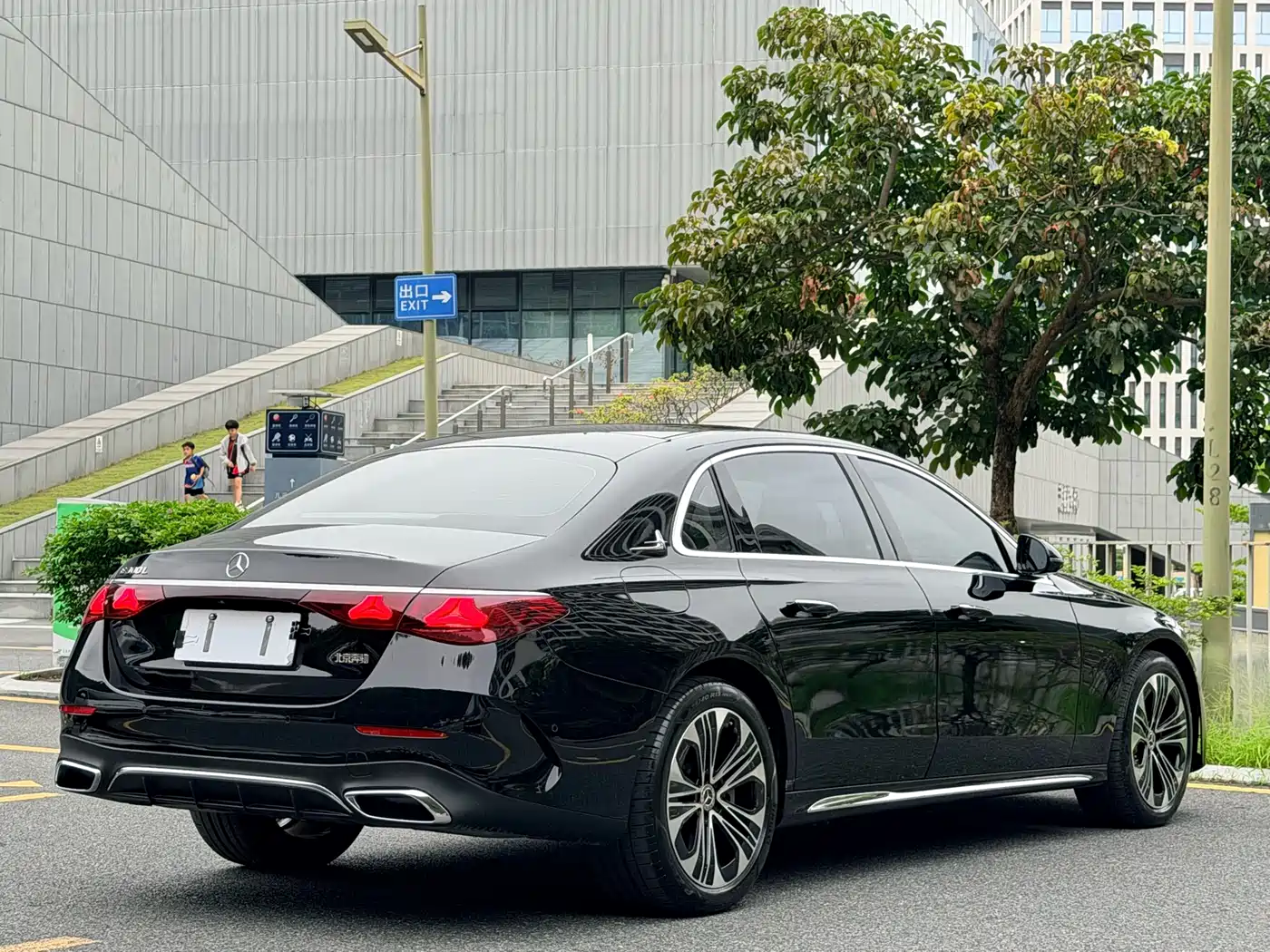 Mercedes-Benz E-Class 2024 E 300 L Fashion Sport фото 5