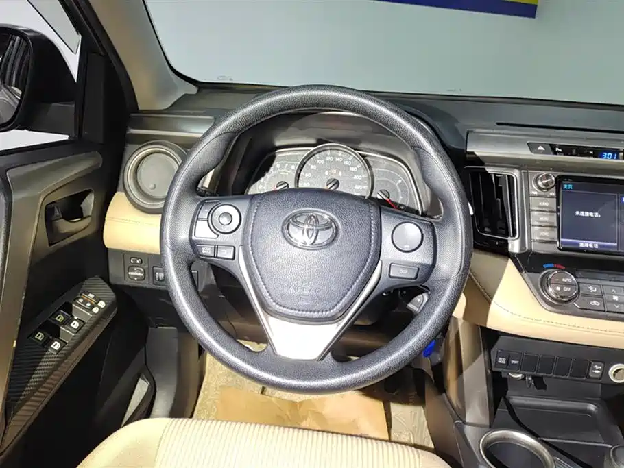 Toyota RAV4 Rongfang 2015 2.0L CVT 2WD Trend Edition фото 15