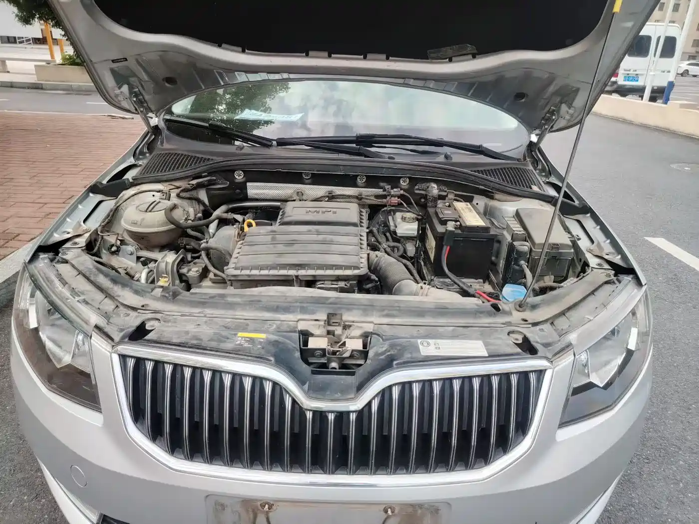 Škoda Octavia 2016 1.6L Automatic Pioneer Edition фото 5