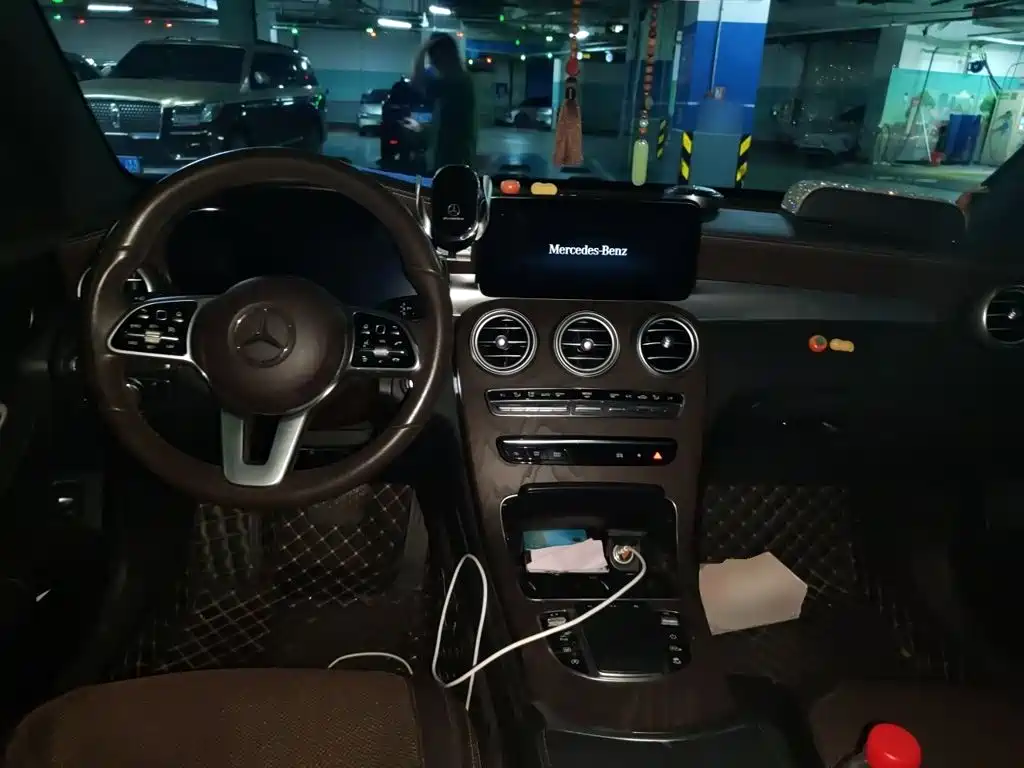 Фото 10 - Mercedes-Benz GLC