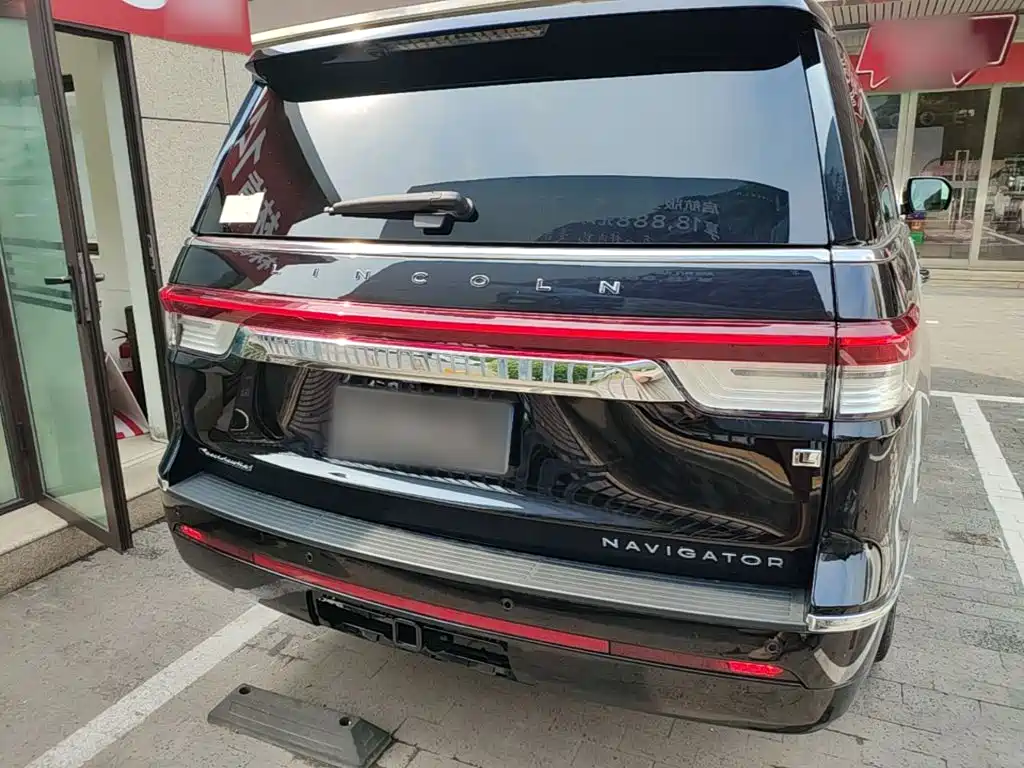 Фото 6 - Lincoln Navigator