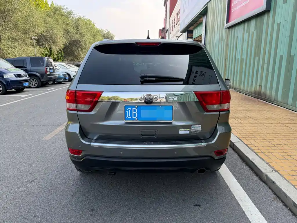 Photo 10 - Jeep Grand Cherokee (Import)