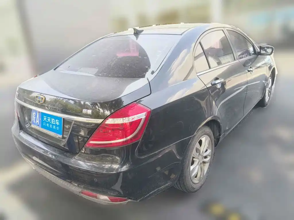 Фото 2 - Geely Emgrand