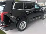 Photo 7 - Cadillac XT6