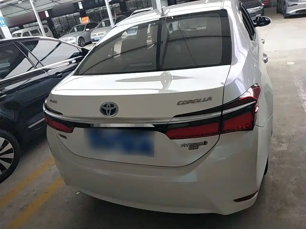 Toyota Corolla 2017 Facelift Hybrid 1.8L E-CVT Elite Edition фото 4