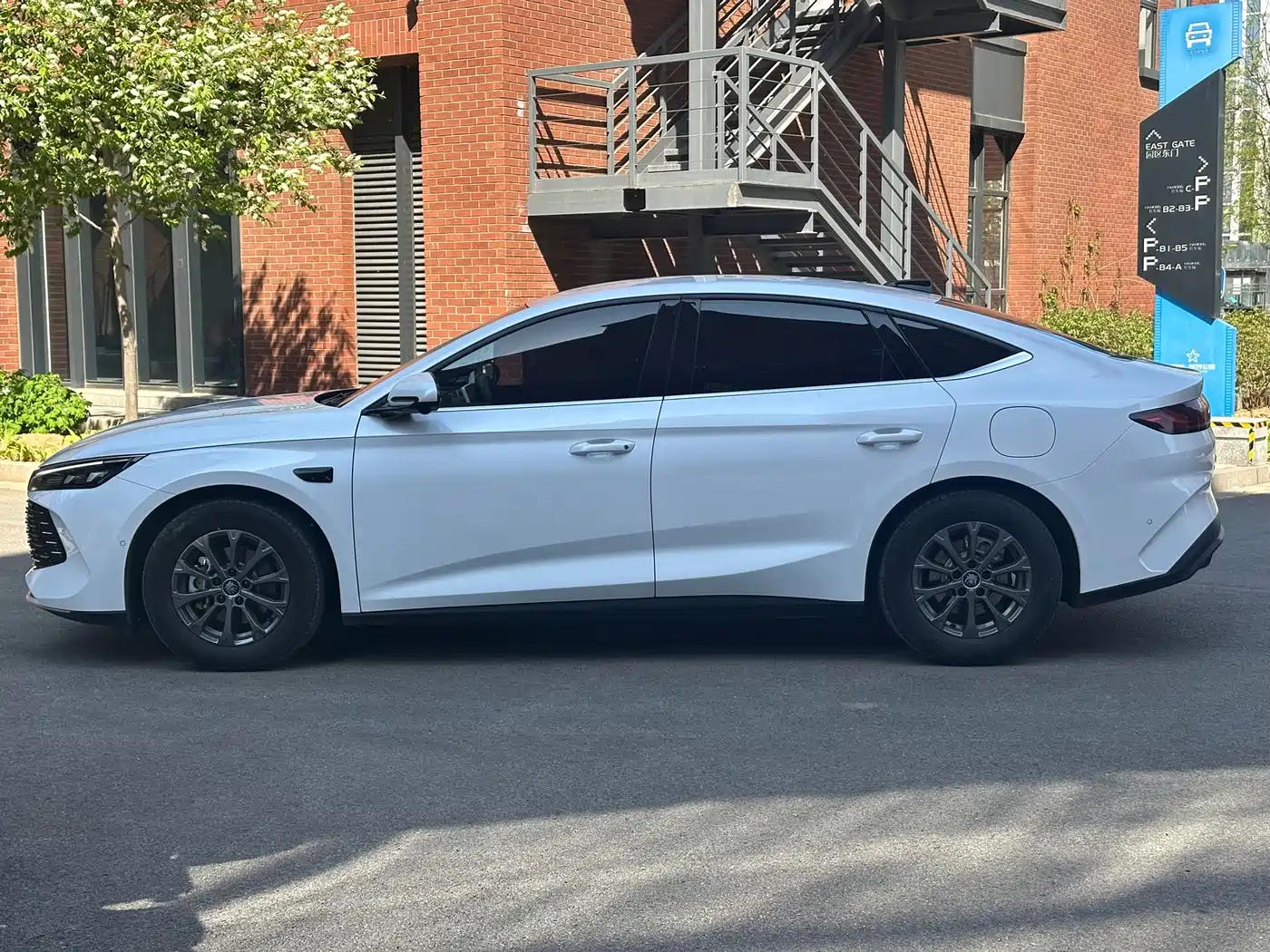 BYD Qin L 2025 DM-i Smart Drive Edition 80KM Leading фото 8