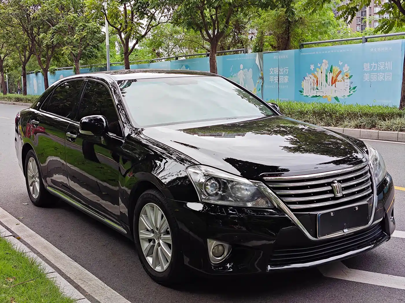 Photo 3 - Toyota Crown