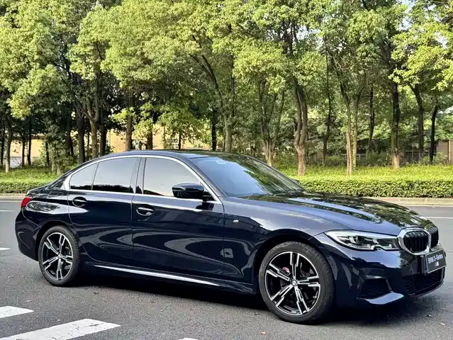 BMW 3 Series 2022 325i M Sport Package — фото 3