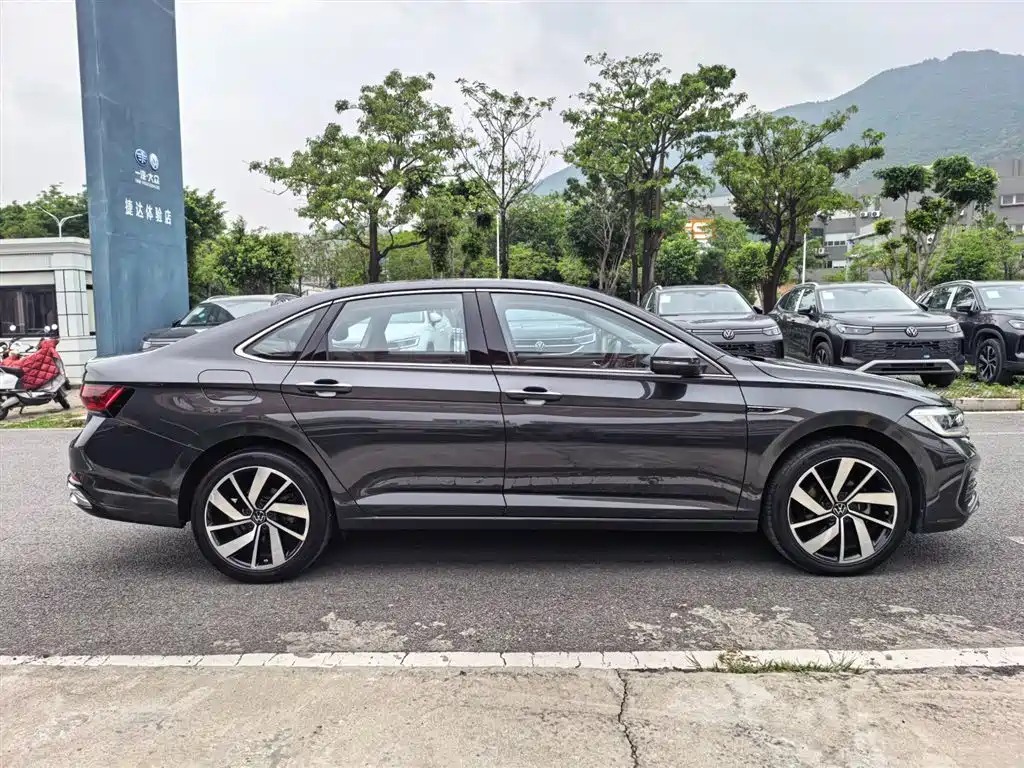 Volkswagen Sagitar 2023 300TSI DSG Excellence Edition фото 9