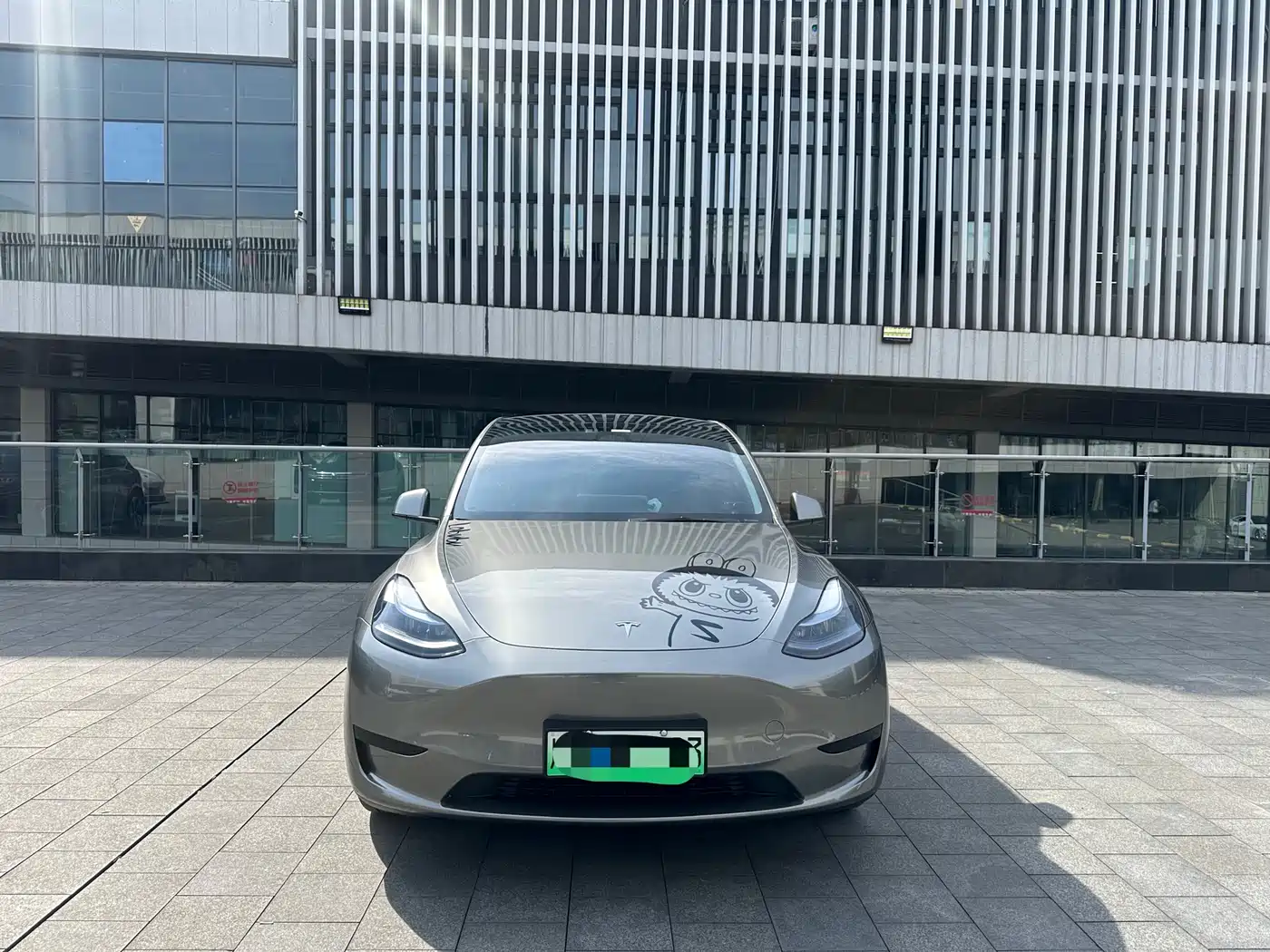 TESLA MODEL Y