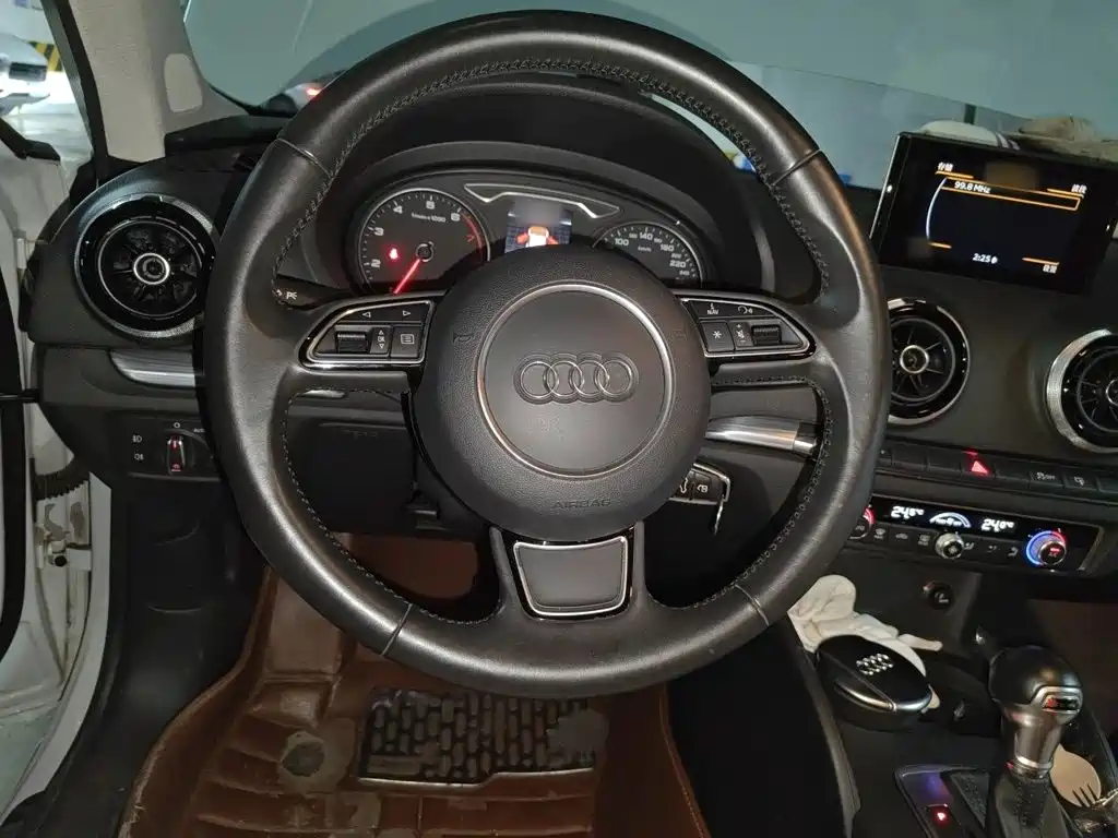 Audi A3 (Import) 2014 2014 Sportback 40 TFSI S line Comfort