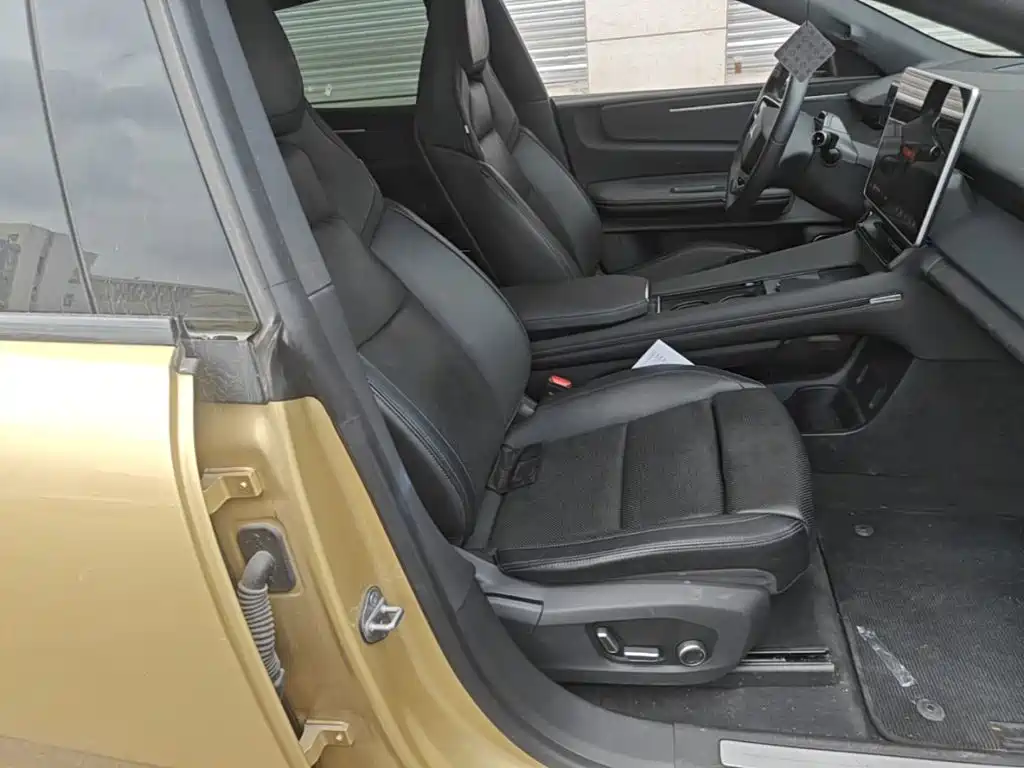 Polestar 4 2024 2024 Single Motor Standard Range PLUS Twin-Star Connected Edition