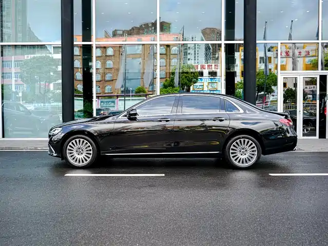 Mercedes-Benz E-Class 2022 Facelift III E 300 L Luxury — фото 3