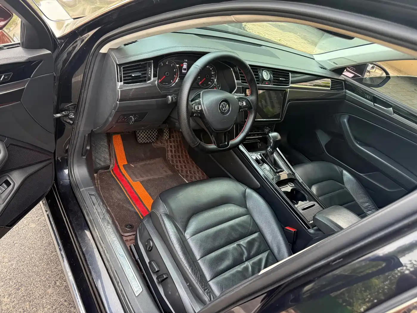 Volkswagen Phideon 2018 Facelift 380TSI FWD Business фото 4