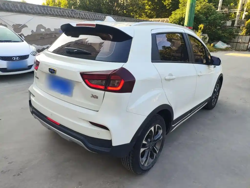 Фото 7 - Geely Vision X3