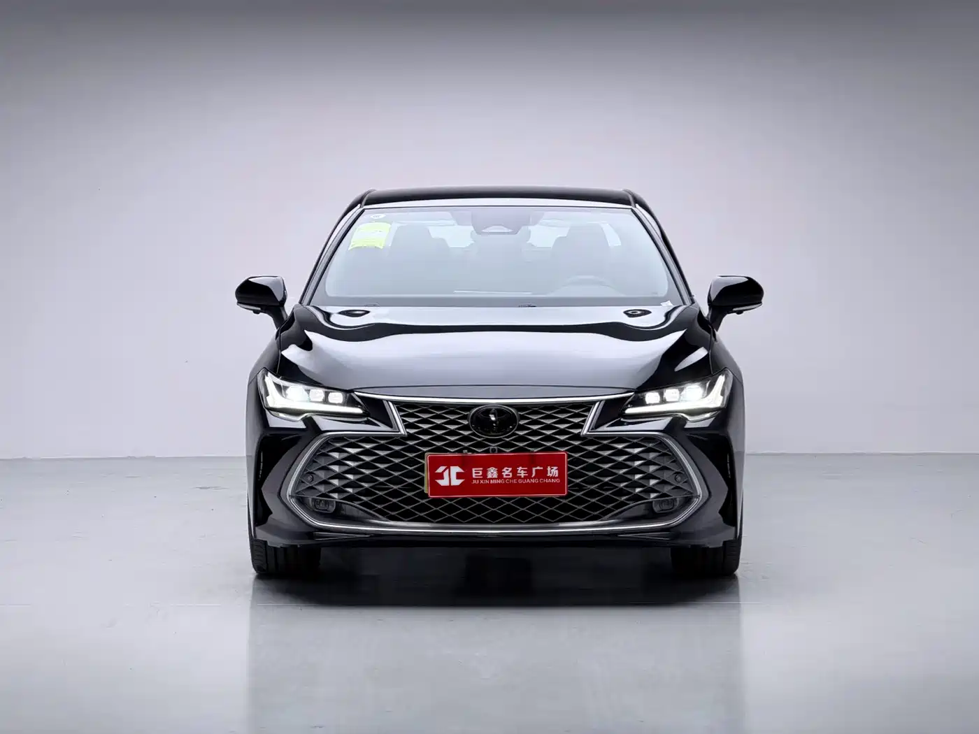 Toyota Avalon 2024 Model Hybrid 2.5L XLE Prestige Edition фото 2