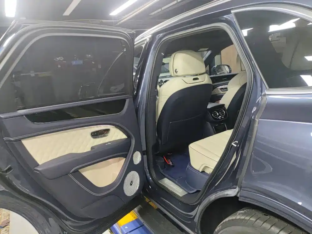Photo 7 - Bentley Bentayga
