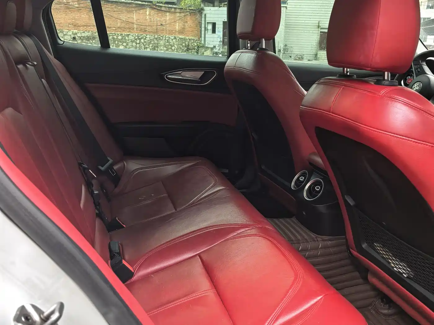 Alfa Romeo Giulia 2019 2017 2.0T 200HP Luxury Edition